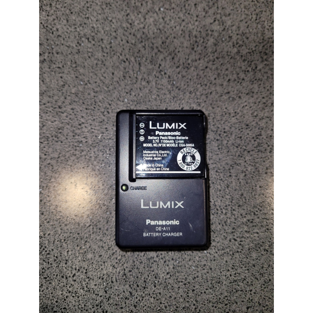 Panasonic Lumix DE-A11 Battery Charger CGS-S005A Li-ion Battery Pack WORKS *